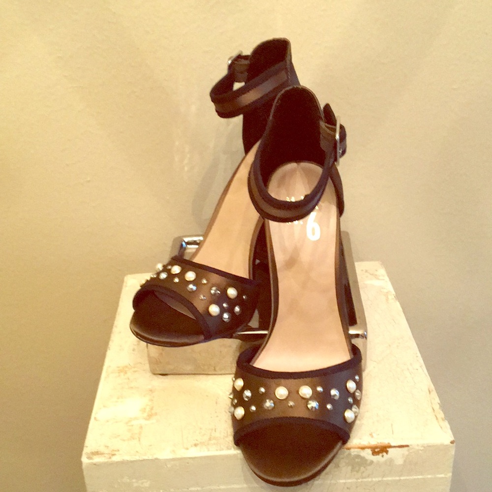 Pearl studded chunky heel